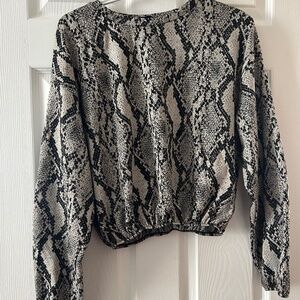 Zara Trafaluc Gray Black Snake Print Long Sleeve Elastic Waist Cropped Knit Sz M